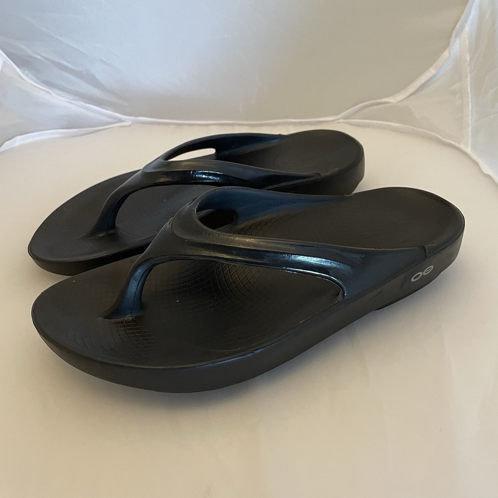 OOFOS OOlala Black Glossy Strap Flip Flops W8 EU39 Recovery Sandal